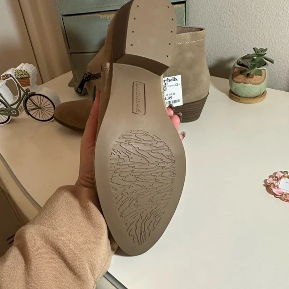 UNIONBAY Women's Tan Ankle Booties - Picture 4 of 5
